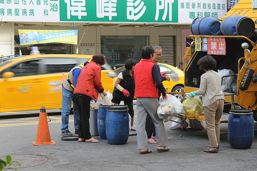 photo credit: Also, scrape your kitchen leftovers in the compost bins. Recycling is done another day. via photopin (license) 